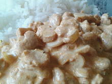 Estrogonofe vegetariano: você vai se surpreender com o sabor dessa receita sem carne que fica pronta em 15 minutos! 