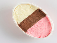 Sorvete napolitano saudável: receita caseira, cremosa e sem conservantes para comer todos os dias no verão!