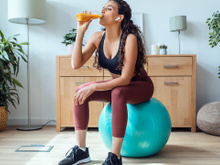 Adeus inchaço no verão: 3 sucos deliciosos e hidratantes para diminuir a retenção de líquido no calor