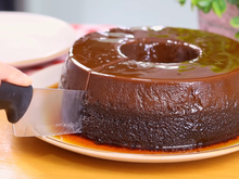 O segredo do bolo pudim do TudoGostoso que já sai recheado do forno: você não vai acreditar