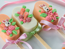 Cake pop de bolo de cenoura