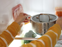 Pare de colocar panela na geladeira: descubra os riscos desse hábito para a sua saúde