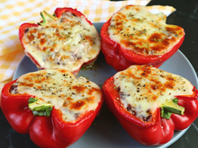 Pimentões recheados ao forno: receita rápida e prática é o jeito mais gostoso de preparar o vegetal
