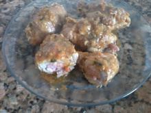 Bife a rolê de pernil de porco com liguiça de frango