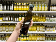 Ouro líquido dos tolos: saiba como identificar quando o azeite extravirgem é fraudado e dicas para não cair em golpes