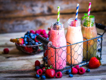 Descubra 4 smoothies proteicos deliciosos