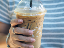 Não abre mão do café nem no calor? Aprenda a fazer um café gelado cremoso e refrescante em casa