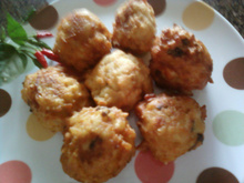Bolinho com sobra de arroz com lentilha e frango