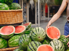 7 truques para escolher uma melancia docinha e nunca mais errar na hora da compra
