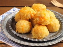 Bolinho de batata com queijo e bacon: confira a receita