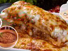 Minha avó italiana faz essa lasanha com o verdadeiro molho a bolonhesa todo domingo e a gente só "mamma mia" pra cá, "grazie mille" pra lá…