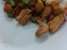 Peito de frango com legumes