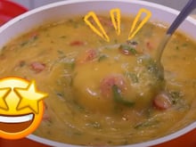 Caldo verde beeem encorpado e temperado: segredo está em um ingrediente que poucos usam nessa receita quentinha