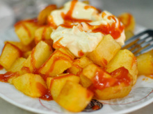 Minhas batatas fritas estavam ficando boas na air fryer até eu tentar o truque da água, agora elas não têm rival