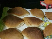 Pão com recheio de frango desfiado