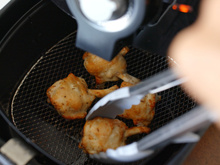 Faça ISSO na sua air fryer para não ter mais fumaça ao preparar alimentos gordurosos na fritadeira elétrica