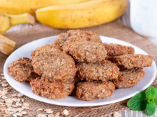 O melhor e mais simples lanche da tarde rápido para um domingo preguiçoso: biscoito de banana com aveia