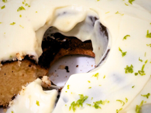 Essa é a cobertura de bolo mais simples e rápida do universo: leva apenas 3 ingredientes