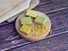 Do que são feitos os cubos de caldo concentrado e quais são seus principais riscos para a nossa saúde?