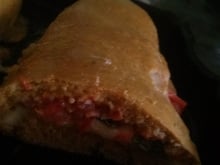 Pão com massa de tomate fresco