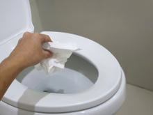 Ninguém entende por que o brasileiro não joga papel higiênico no vaso, mas foi revelada a verdade e vai além do que você pensa