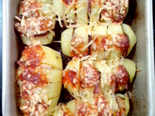 Batata recheada com bacon e calabresa