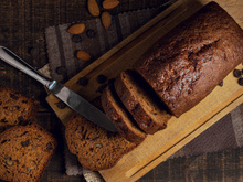 Nunca foi tão fácil preparar um bolo de chocolate saudável com aveia e banana (em 20 minutos!)