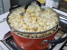 É assim que eu faço pipoca sem óleo na panela: fácil, econômico e muito mais saudável!