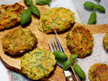 Sem farinha de trigo, com farinha de aveia: bolinho de batata, cenoura e abobrinha é a receita saudável leve e nutritiva para o lanche das crianças