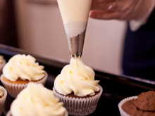 Chantilly de coco vegano de 3 ingredientes é a receita perfeita pra cobrir o bolo ou usar no café