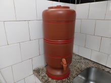 Limpar o filtro de barro é muito mais fácil do que você imagina. Corre aqui!