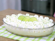 Sobremesa de Natal que não precisa ir ao forno, nem ao fogo e só precisa de 1h na geladeira: torta de limão na travessa