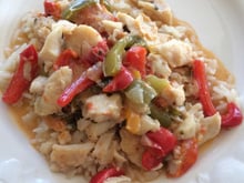 Moqueca de postas de peixes e camarões (sem azeite de dendê)