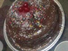 Bolo de chocolate com recheio de frutas vermelhas