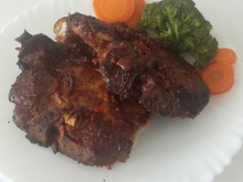 Carré Spice (Costeletas de porco grelhadas com molho apimentado)