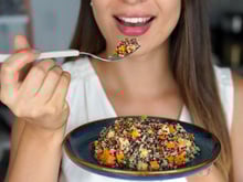 O que acontece com o corpo se você consumir grão-de-bico todos os dias? Nutricionista lista benefícios (conta como incluir na alimentação)