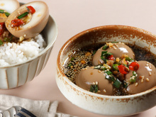 Ovos viciantes: agora só quero comer esse ovo coreano marinado todos os dias, com arroz fica perfeito!