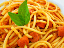 Macarrão com salsicha e molho de pizza (preferencial)