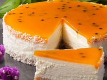 Quer uma sobremesa fácil e irresistível? Experimente esta torta mousse de maracujá cremosa e geladinha que é sucesso garantido em qualquer mesa!