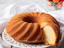 É só adicionar esse ingrediente simples à receita e o bolo de iogurte sairá do forno mais macio do que nunca!