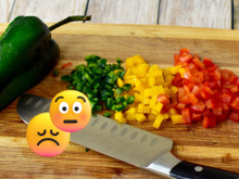 Dica da minha avó: nunca use pimentão com casca para fazer molhos e ensopados