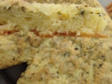 Quiche de tapioca com alho e queijo
