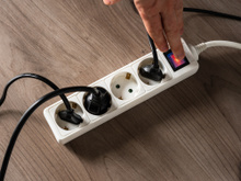 Especialista explica quais são os 5 aparelhos eletrônicos que não devem ser conectados a uma extensão