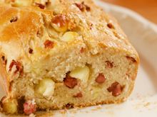 Pão de arroz com calabresa e queijo coalho