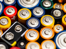 Se você tem pilhas descarregadas em casa, você tem um tesouro: descubra como transformar o equipamento em objetos úteis para o dia a dia