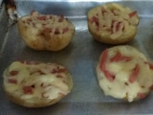 Batata recheada com presunto e queijo