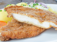 Como fazer um frango à milanesa suculento por dentro e crocante por fora? Aqui estão as dicas de uma receita perfeita!