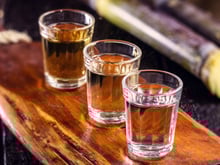 Dia da Cachaça: 7 drinks com pinga além da caipirinha para comemorar com muito sabor!
