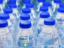 Depois de sanduíche do McDonald's, chegou a vez da água contaminada: veja quais são as marcas que estão em recall