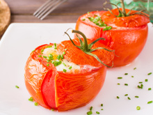 Tomate recheado com ricota temperada